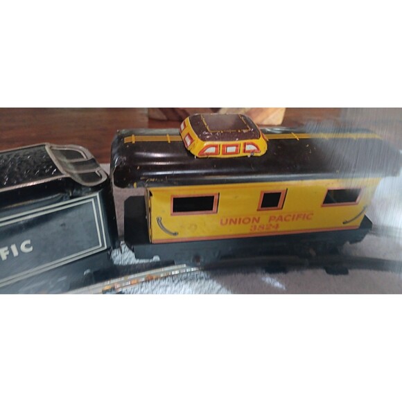 Vintage Union Pacific Mechanical Train Set Engine Coal Car Rail Car - Picture 3 of 9